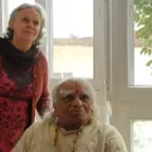 Unternehmen 1 Bild FU-OM-YOGA ANKE REBETJE Ärzte am Essen NW