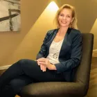 Unternehmen 97 Bild IRIS BAUMANN - IMMOBILIENMAKLER RHEINAUHAFEN KÖLN Raumausstatter, Innenausstatter am Köln NW