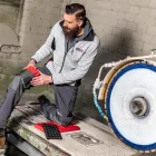 Unternehmen 5 Bild KNEETEK KLAUS BACHMANN SCHUTZBEKLEIDUNG KÖLN Produktion und Vertrieb von Textil/Bekleidung am Köln NW