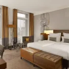 Unternehmen 3 Bild REICHSHOF HAMBURG, CURIO COLLECTION BY HILTON Reisen am Hamburg HH
