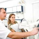 Unternehmen 4 Bild ZAHNARZTPRAXIS DR. ERIC LIERMANN Ärzte am Köln NW