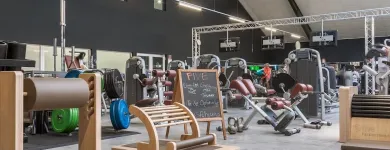 Unternehmen 4 Bild HOLMES PLACE FITNESS - AM SEESTERN Öffentliche Sporteinrichtungen am Düsseldorf NW