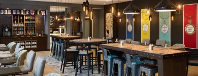 Unternehmen 9 Bild PREMIER INN HAMBURG CITY (ZENTRUM) HOTEL Restaurant & Café am Hamburg HH
