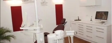 Unternehmen 1 Bild ZAHNARZTPRAXIS AM ZOO ZAHNÄRZTIN SAYEH DAEI-REZAEE Ärzte am Köln NW