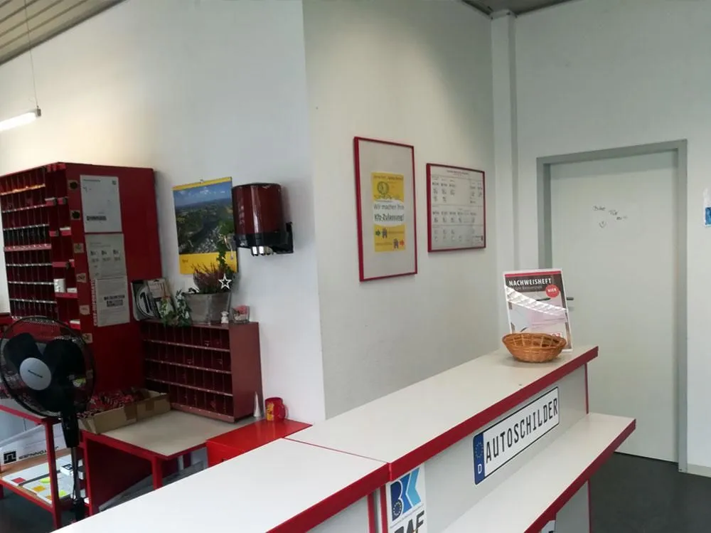 Unternehmen 7 Bild AUTOSCHILDER & ZULASSUNGEN STEININGER BIELEFELD