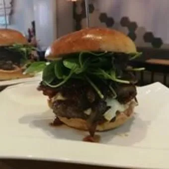 Unternehmen 13 Bild HENSEL BURGER