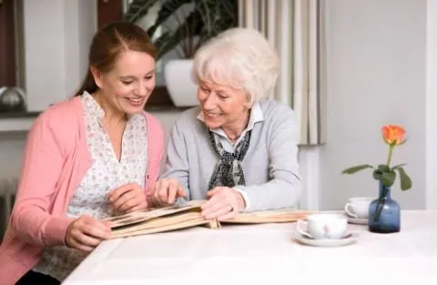 Unternehmen 1 Bild SENIORENASSISTENZ LENZE - SENCURINA