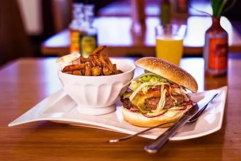Unternehmen 24 Bild HENSEL BURGER