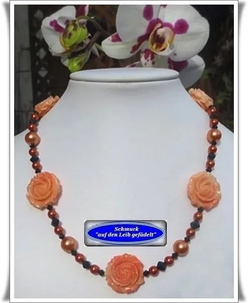 Unternehmen 5 Bild SCHMUCK AUF DEN LEIB GEFÄDELT ALTENA BIRGIT SCHMIDT